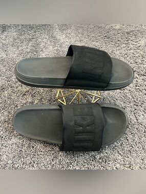 Nike Offcourt Slides Men’s Size 11 Sandals Triple Black BQ4639-003 Foam Logo
